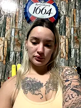 Snapshot of Sextazy chatting on October 17, 2:19 pm Sextazy online show from October 17, 2:19 pm