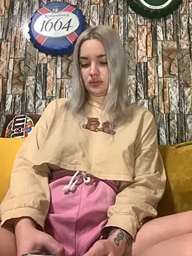 Snapshot of Sextazy chatting on November 1, 10:42 am Sextazy online show from November 1, 10:42 am