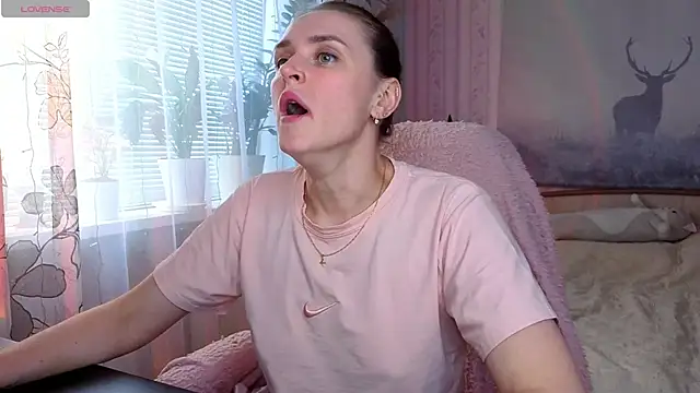 Bella  Swoon online show from June 1, 1:44 pm