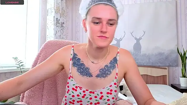 Snapshot of Bella__Swoon chatting on June 18, 9:14 am Bella Swoon online show from June 18, 9:14 am