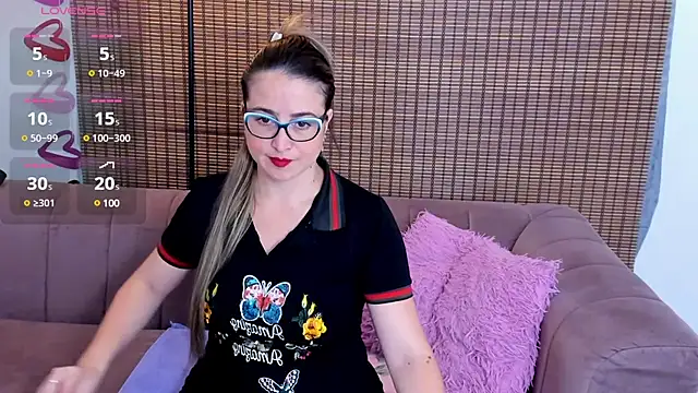 Snapshot of ariana_cross chatting on March 2, 12:36 pm ariana cross online show from March 2, 12:36 pm