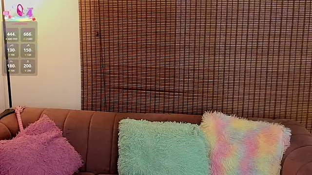 Snapshot of ariana_cross chatting on June 21, 12:33 pm ariana cross online show from June 21, 12:33 pm