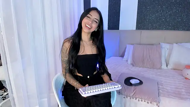 Alaia Manson online show from February 13, 7:47 pm