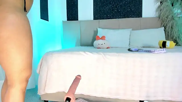 Alaia Manson online show from February 25, 7:47 pm