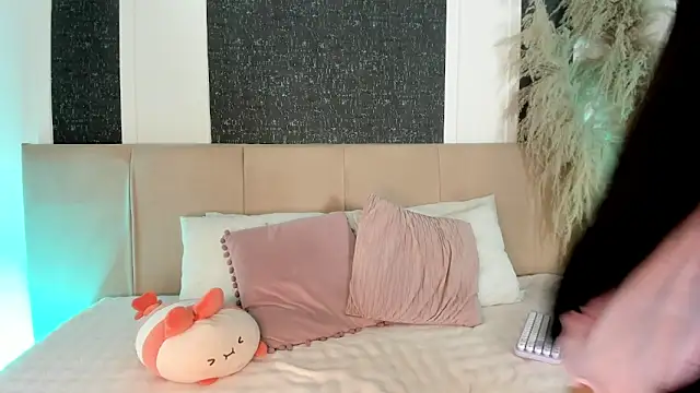 Alaia Manson online show from February 21, 7:38 pm