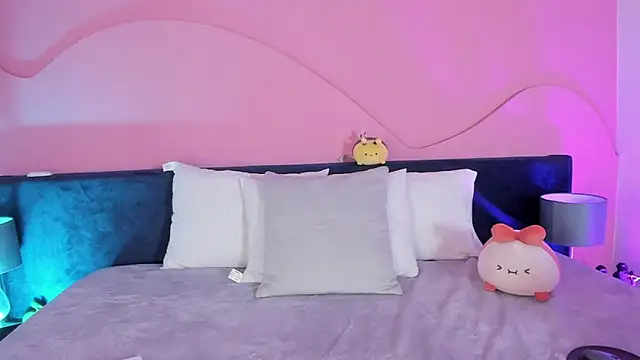 Alaia Manson online show from November 14, 11:58 am