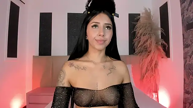 Alaia Manson online show from December 19, 7:49 pm