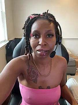 LeyaHoneybuns online show from February 19, 4:48 pm