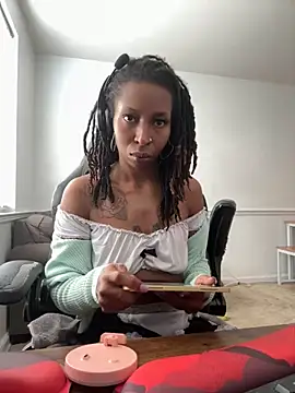 LeyaHoneybuns online show from November 3, 5:05 pm