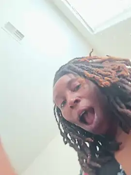 LeyaHoneybuns online show from January 8, 3:39 pm