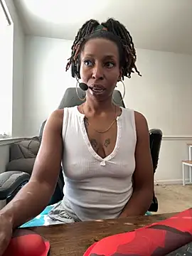 LeyaHoneybuns online show from November 4, 5:28 pm