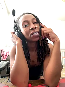 LeyaHoneybuns online show from October 27, 3:35 pm