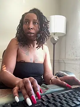 LeyaHoneybuns online show from February 18, 6:58 pm