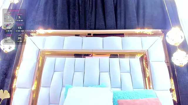 Snapshot of RileySweett chatting on October 26, 11:43 am RileySweett online show from October 26, 11:43 am