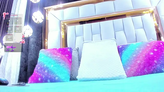 RileySweett online show from April 14, 11:48 am