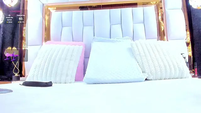 Snapshot of RileySweett chatting on November 19, 11:43 am RileySweett online show from November 19, 11:43 am