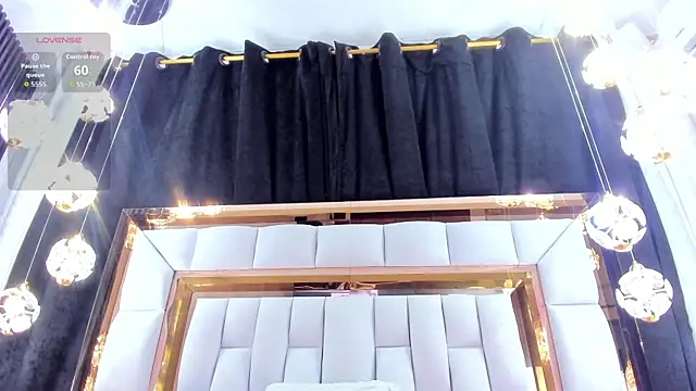 Snapshot of RileySweett chatting on September 14, 11:43 am RileySweett online show from September 14, 11:43 am