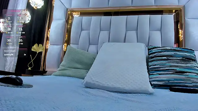 Snapshot of RileySweett chatting on December 4, 11:53 am RileySweett online show from December 4, 11:53 am