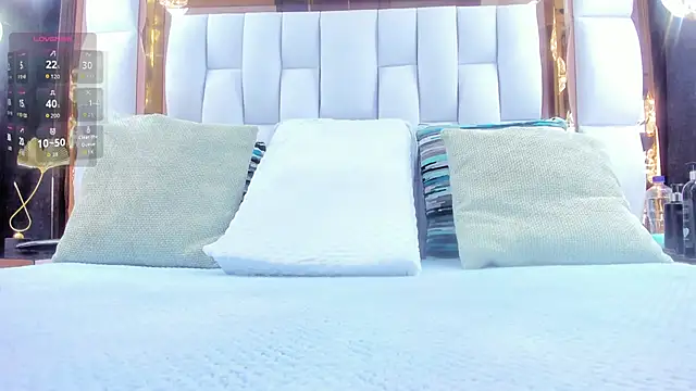 RileySweett online show from December 17, 11:37 am