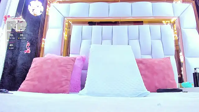 RileySweett online show from March 29, 11:45 am