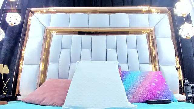 Snapshot of RileySweett chatting on September 18, 11:46 am RileySweett online show from September 18, 11:46 am