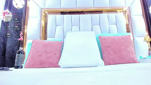 RileySweett online show from April 5, 11:50 am