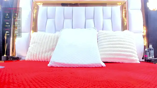 Snapshot of RileySweett chatting on November 7, 11:48 am RileySweett online show from November 7, 11:48 am