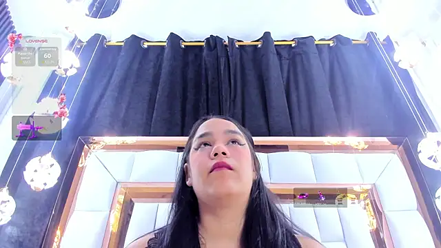 Snapshot of RileySweett chatting on July 11, 11:43 am RileySweett online show from July 11, 11:43 am