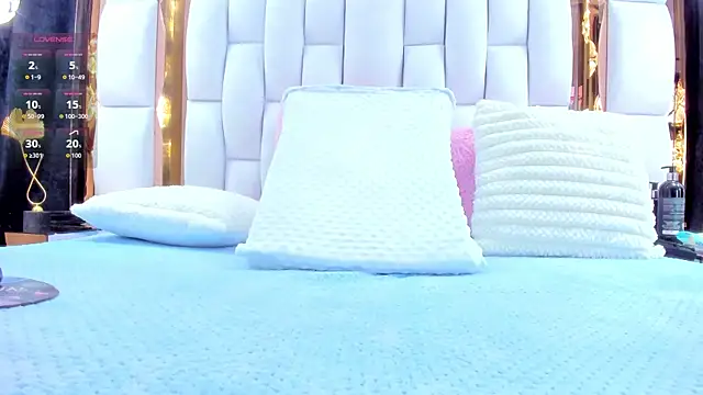 Snapshot of RileySweett chatting on November 20, 11:44 am RileySweett online show from November 20, 11:44 am