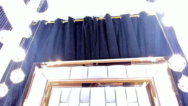 Snapshot of RileySweett chatting on October 3, 11:45 am RileySweett online show from October 3, 11:45 am