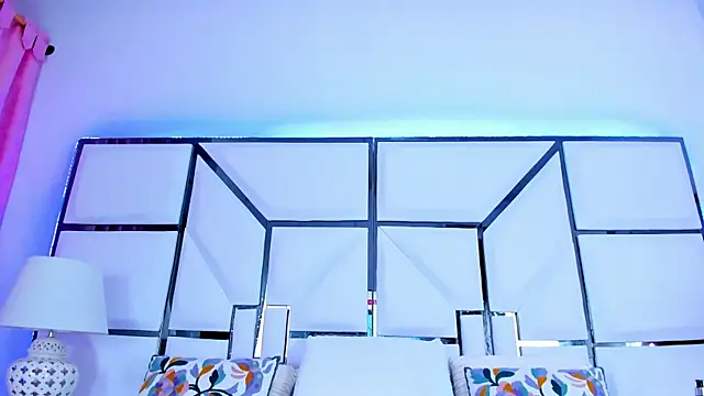 Snapshot of RileySweett chatting on March 12, 11:32 am RileySweett online show from March 12, 11:32 am