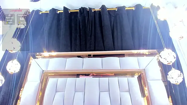 Snapshot of RileySweett chatting on September 15, 11:43 am RileySweett online show from September 15, 11:43 am