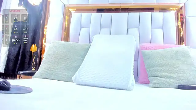 Snapshot of RileySweett chatting on November 28, 11:43 am RileySweett online show from November 28, 11:43 am