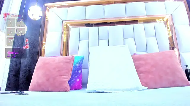 RileySweett online show from March 24, 11:54 am