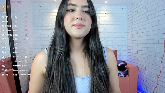 paulina sweett  online show from October 8, 1:01 pm