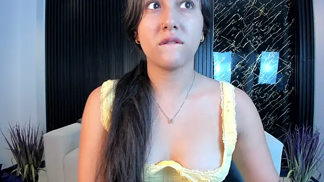 paulina sweett  online show from November 6, 1:04 pm