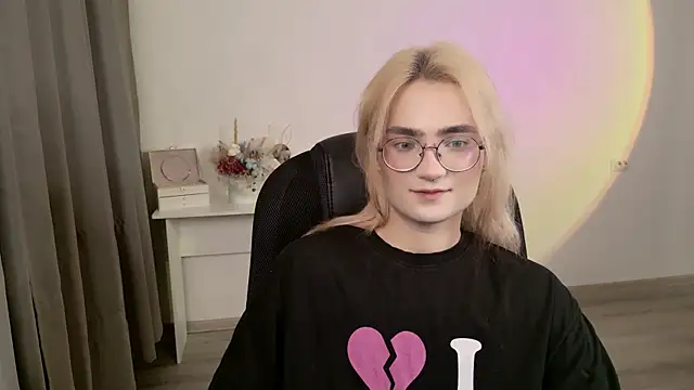 CuteYukiKun online show from March 27, 1:03 am