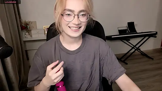 Snapshot of CuteYukiKun chatting on July 6, 12:56 pm CuteYukiKun online show from July 6, 12:56 pm