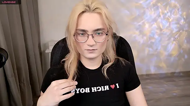 CuteYukiKun online show from March 14, 5:30 pm