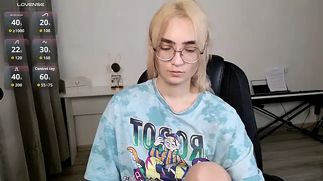 Snapshot of CuteYukiKun chatting on February 22, 10:44 pm CuteYukiKun online show from February 22, 10:44 pm