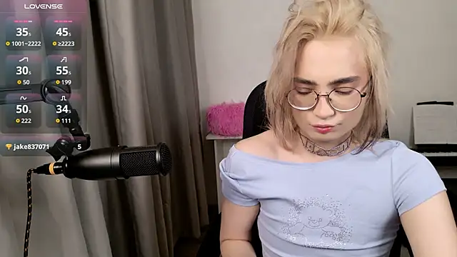 Snapshot of CuteYukiKun chatting on February 11, 3:39 am CuteYukiKun online show from February 11, 3:39 am