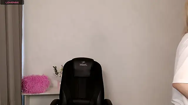 Snapshot of CuteYukiKun chatting on February 13, 8:36 am CuteYukiKun online show from February 13, 8:36 am