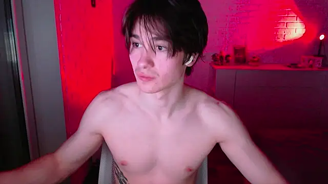 MarkusDean online show from April 3, 6:47 pm