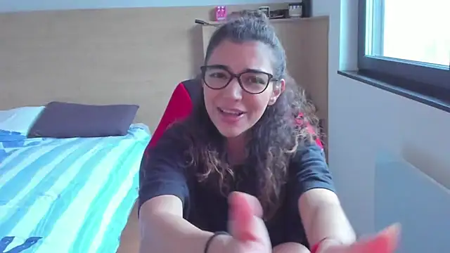 uniquerossie online show from October 13, 7:10 am