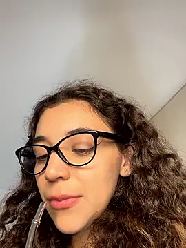 uniquerossie online show from January 17, 8:07 am
