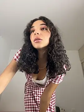 uniquerossie online show from February 16, 7:29 am
