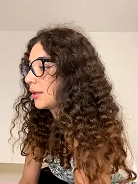 uniquerossie online show from January 8, 7:58 am