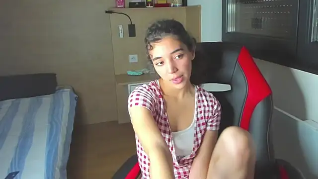 uniquerossie online show from October 23, 7:40 am