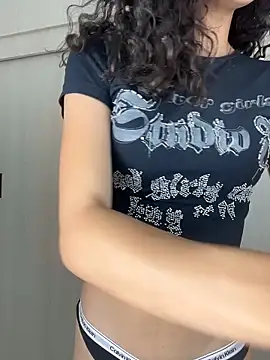 uniquerossie online show from February 14, 7:08 am