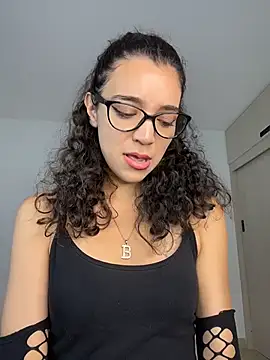 uniquerossie online show from February 18, 7:28 am
